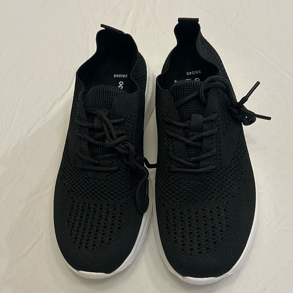 Cuccoo‎ sports shoe